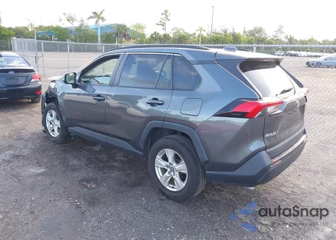 2021 Toyota Rav4 Xle z USA, uszkodzony, nr VIN 2T3W1RFV1MC104112